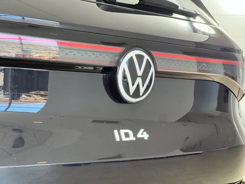 Used 2023 Volkswagen ID.4 S RWD image 27