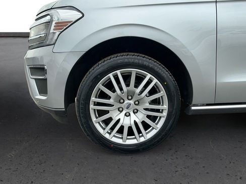 Used 2024 Ford Expedition Limited image 13