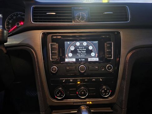 Used 2014 Volkswagen Passat TDI SE image 15