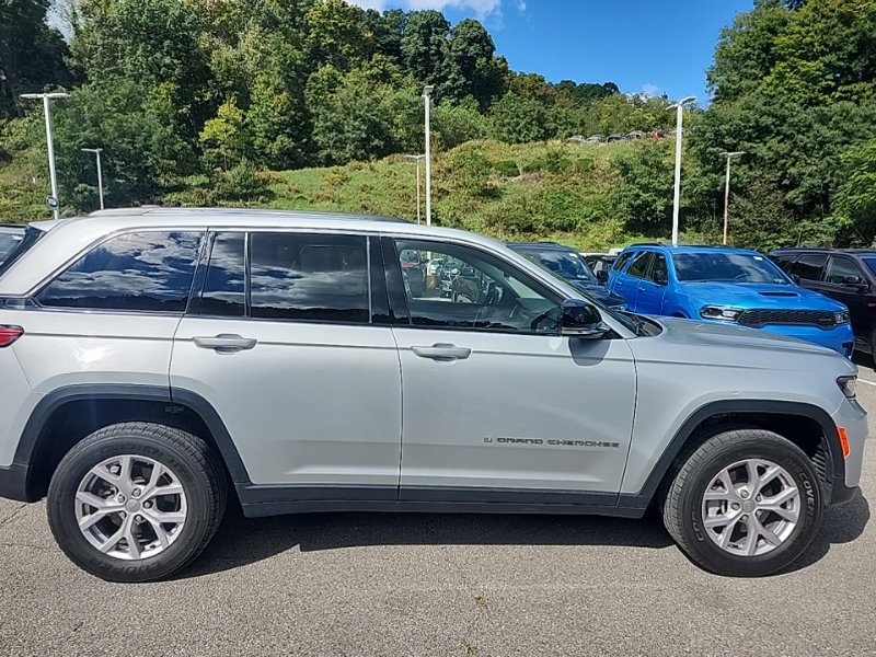 Used 2022 Jeep Grand Cherokee Limited AWD/4WD image 5