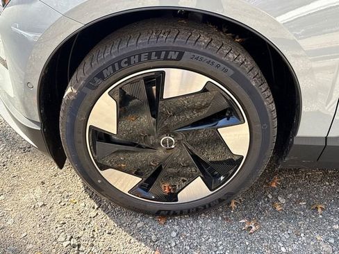 New 2025 Volvo EX30 Ultra w/ Protection Package Premier AWD/4WD image 8