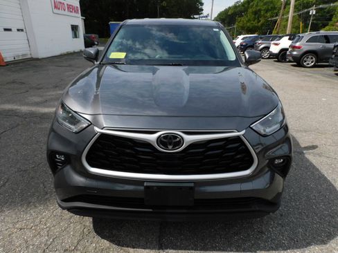 Used 2021 Toyota Highlander LE AWD/4WD image 8