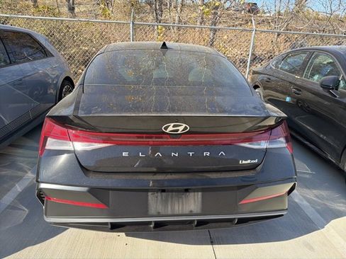 Certified 2025 Hyundai Elantra Limited image 4