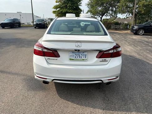 Used 2016 Honda Accord Touring image 4