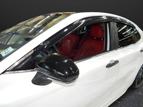 Used 2020 Toyota Camry SE w/ Convenience Package image 9