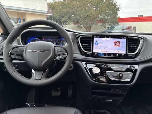 New 2026 Chrysler Pacifica Select w/ S Appearance Package image 14