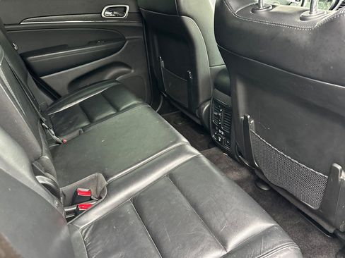 Used 2018 Jeep Grand Cherokee Limited image 18