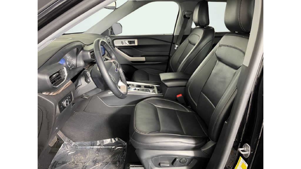 Used 2024 Ford Explorer Limited AWD/4WD image 9