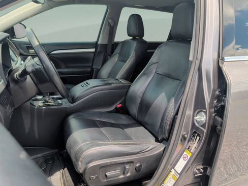 Used 2016 Toyota Highlander XLE AWD/4WD image 14