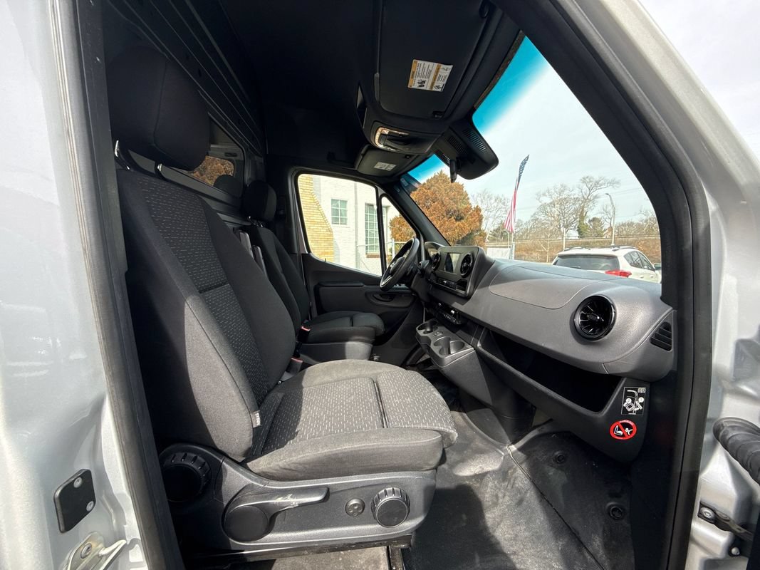 Used 2021 Mercedes-Benz Sprinter 2500 image 20