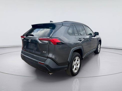 Used 2021 Toyota RAV4 XLE FWD image 3