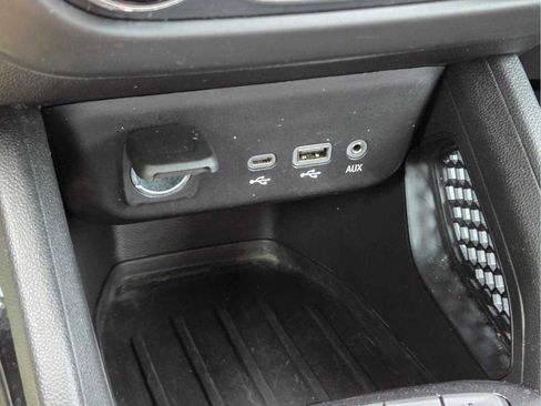 Used 2022 Chevrolet TrailBlazer LT FWD image 26