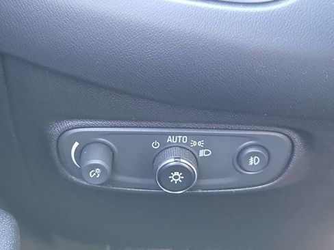 Used 2018 Chevrolet Equinox Premier AWD/4WD image 24