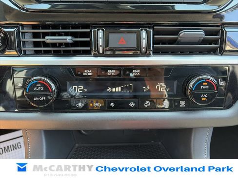 Used 2025 Nissan Pathfinder SV FWD image 8