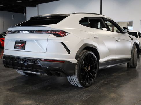 Used 2021 Lamborghini Urus image 7