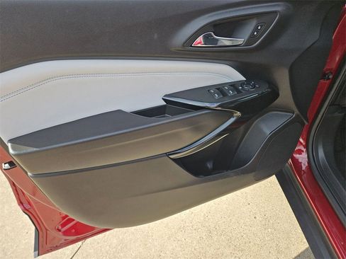 Used 2025 Chevrolet Trax LT w/ LT Convenience Package image 13