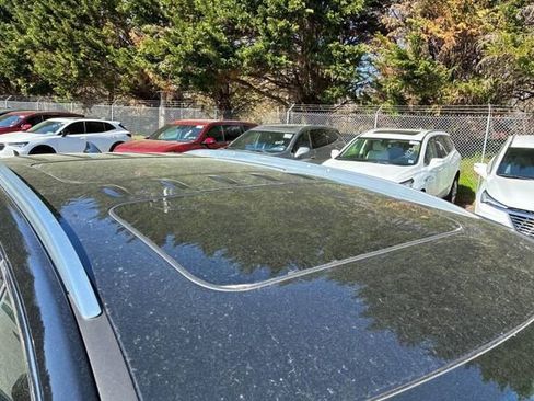 Used 2023 Buick Enclave Essence w/ Experience Buick Package image 3