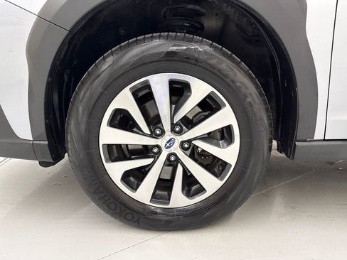 Used 2023 Subaru Outback Premium image 9