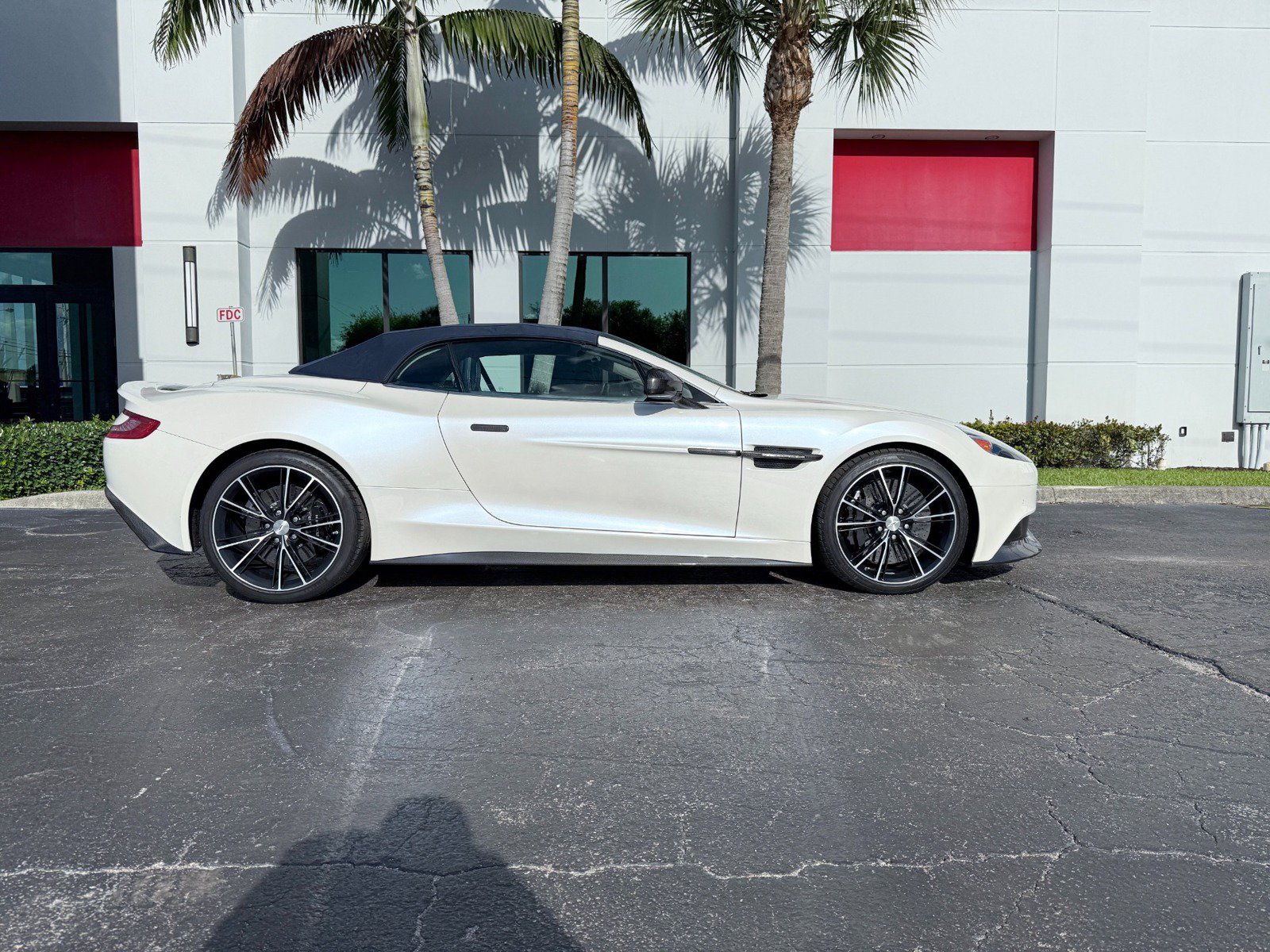 Used 2014 Aston Martin Vanquish Volante RWD image 18