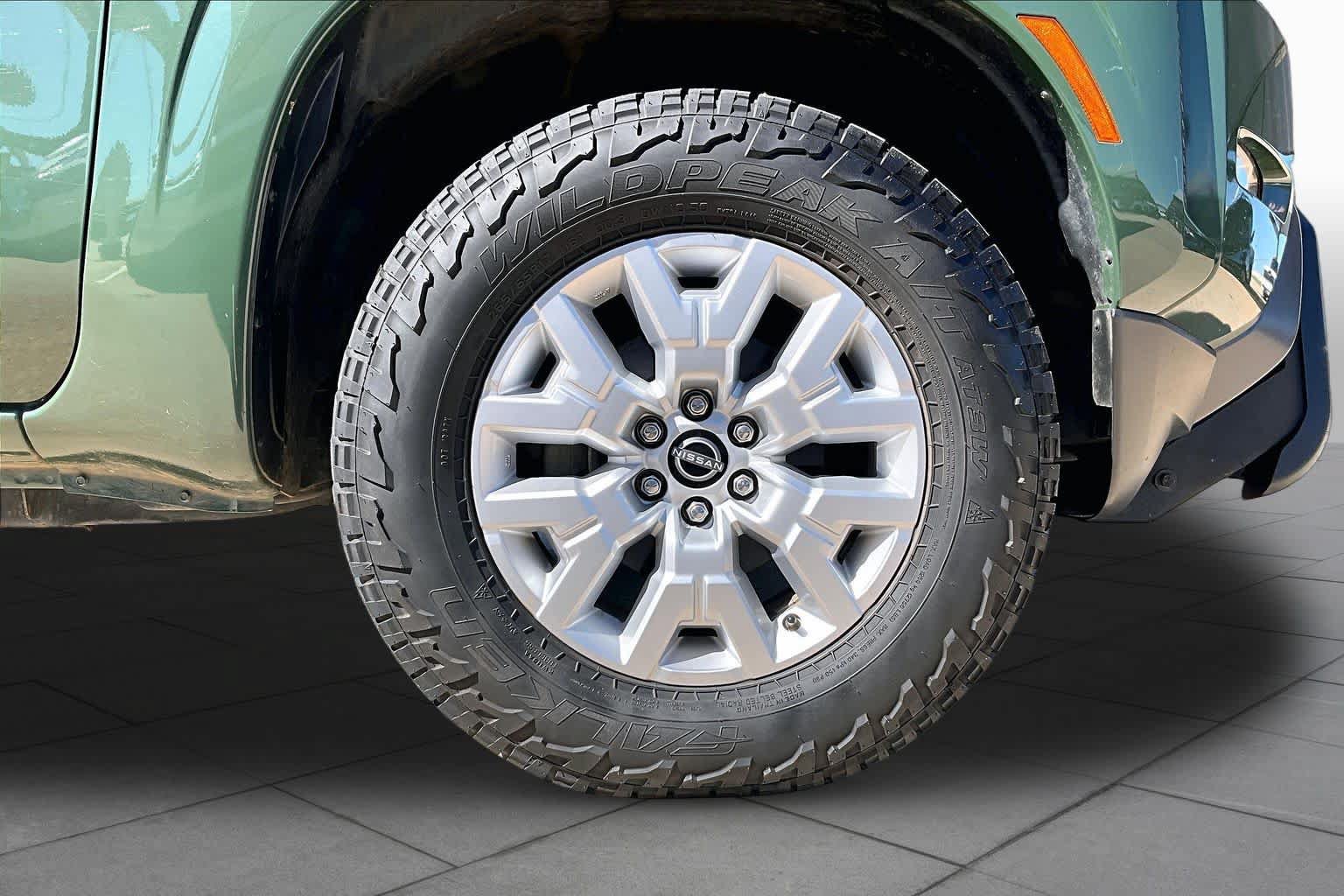 Used 2022 Nissan Frontier SV AWD/4WD image 11