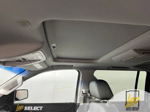 Used 2019 Chevrolet Suburban Premier AWD/4WD image 21