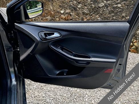 Used 2016 Ford Focus SE FWD image 22