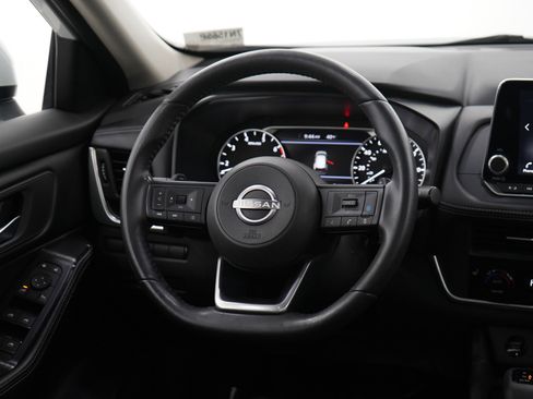 Used 2024 Nissan Rogue SV w/ SV Premium Package image 13