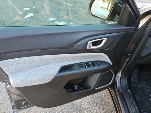 Used 2023 Jeep Compass Latitude image 21