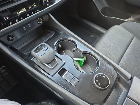 Used 2024 Nissan Rogue SV image 27