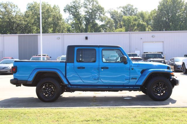 Used 2022 Jeep Gladiator Sport AWD/4WD image 7