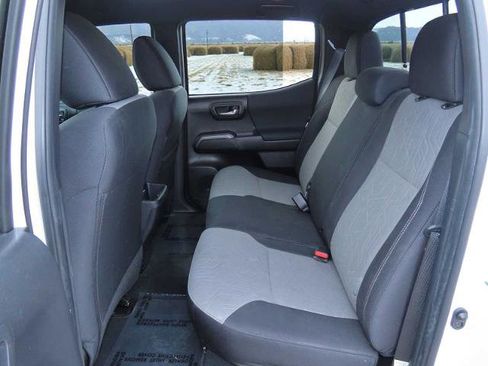 Used 2022 Toyota Tacoma TRD Off-Road image 21