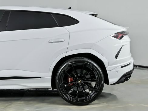 Used 2020 Lamborghini Urus image 9