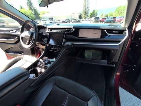 Certified 2023 Jeep Grand Cherokee Limited w/ Luxury Tech Group II AWD/4WD image 28