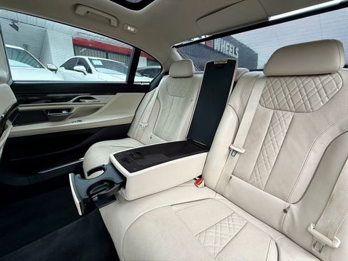 Used 2018 BMW 740i RWD image 41