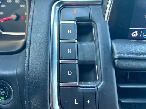 Used 2021 Chevrolet Suburban Z71 w/ Luxury Package AWD/4WD image 24