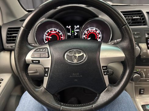 Used 2012 Toyota Highlander SE w/ Tow Pkg image 20