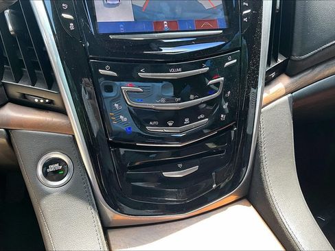 Used 2020 Cadillac Escalade Luxury AWD/4WD image 15