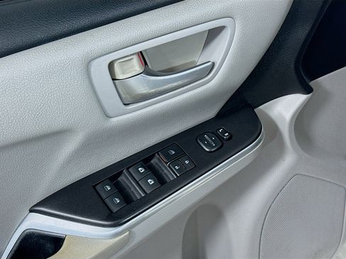 Used 2016 Toyota Camry LE image 24