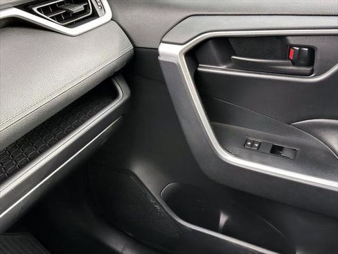 Used 2019 Toyota RAV4 LE image 26