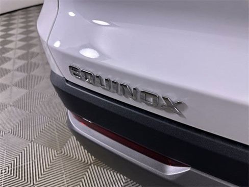 New 2026 Chevrolet Equinox LT w/ Convenience Package II image 32