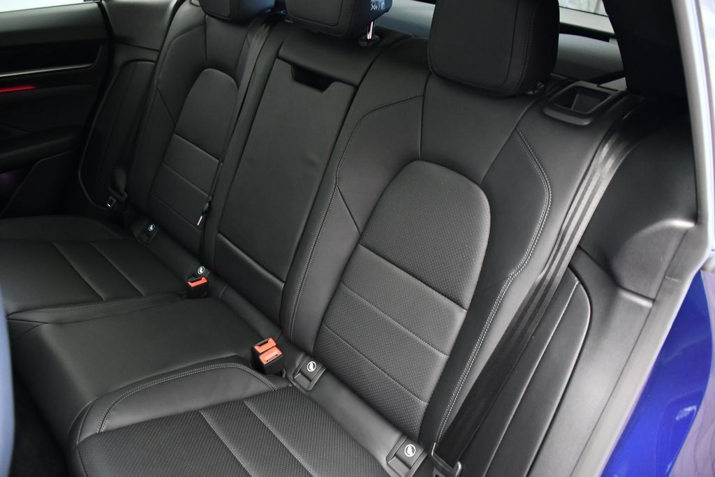 Certified 2025 Porsche Macan 4S Electric AWD/4WD image 48