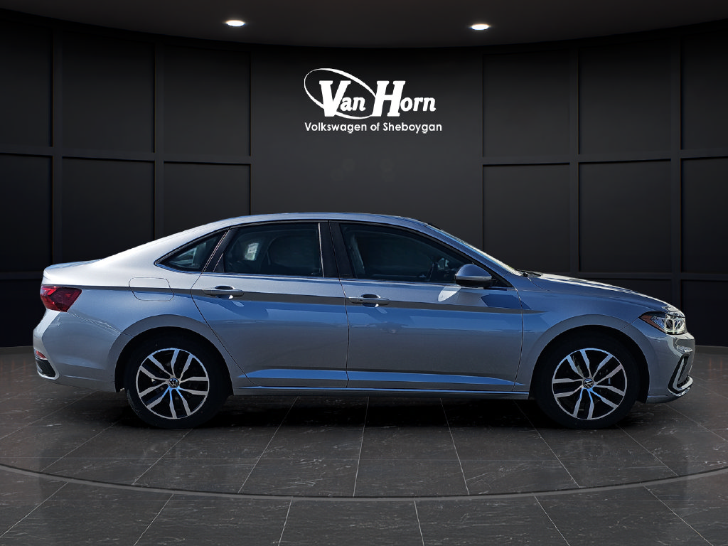 Used 2025 Volkswagen Jetta SE FWD image 8