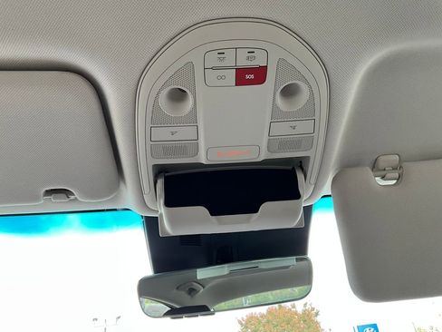 Used 2025 Genesis G70 2.5T image 33