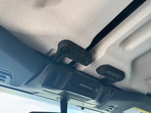 Used 2025 Jeep Gladiator Sport AWD/4WD image 19