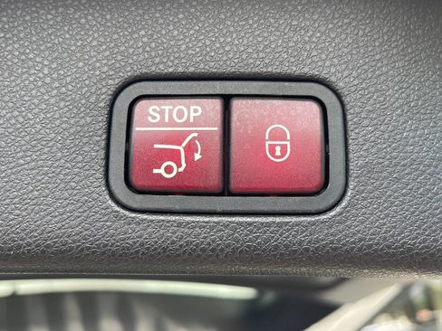 Used 2017 Mercedes-Benz GLS 450 4MATIC image 33