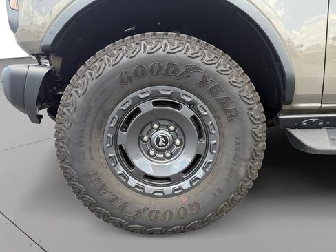 Used 2025 Ford Bronco Badlands w/ Sasquatch Package AWD/4WD image 9