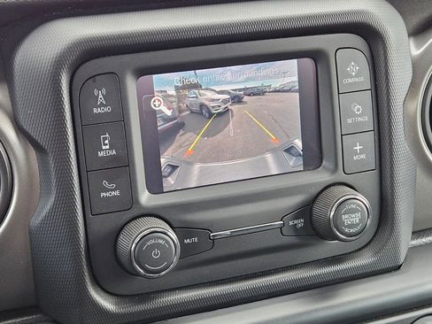 Used 2021 Jeep Gladiator Sport image 20