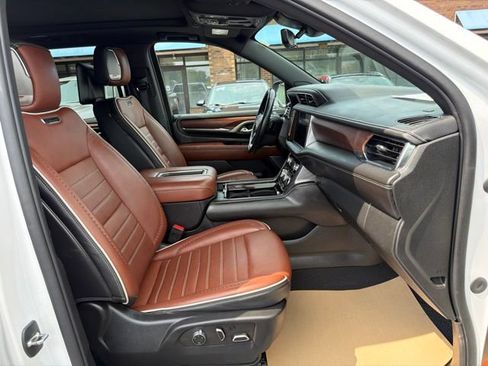 Certified 2023 GMC Yukon XL Denali Ultimate w/ LPO, Floor Liner Package AWD/4WD image 24