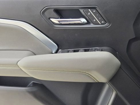 New 2026 Chevrolet Colorado ZR2 w/ Technology Package AWD/4WD image 17