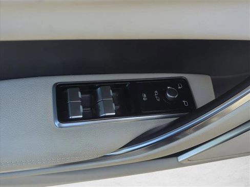 Used 2021 Jaguar XF R-Dynamic SE image 11